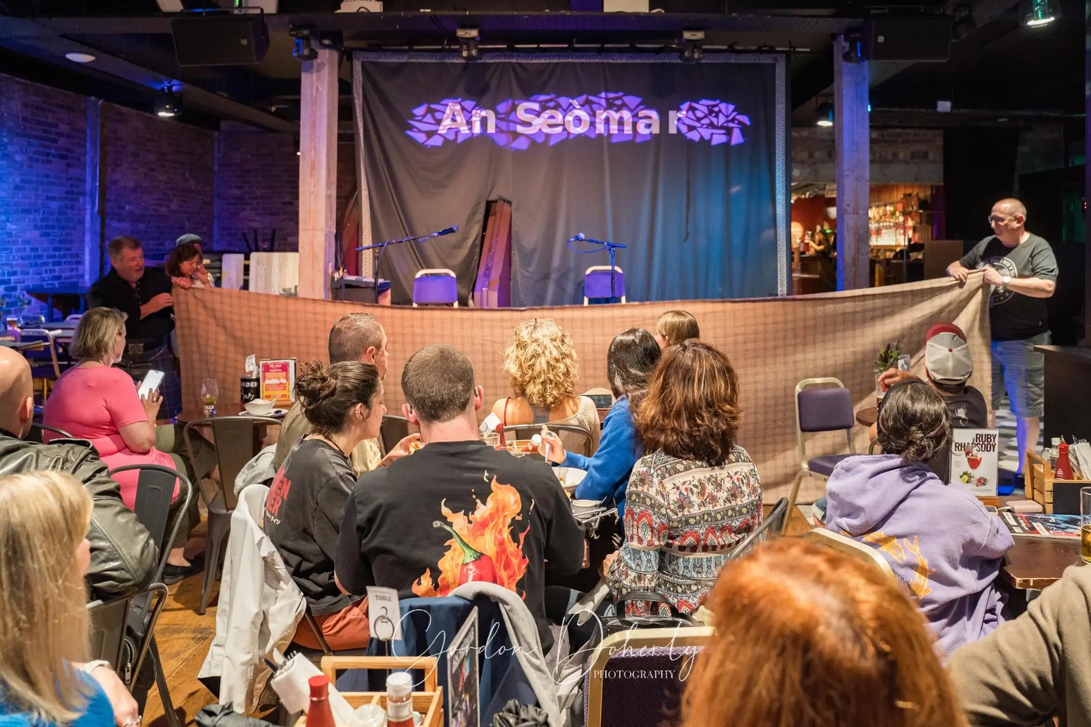 A crowd in An Seomar